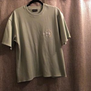 Women’s oversized tee.